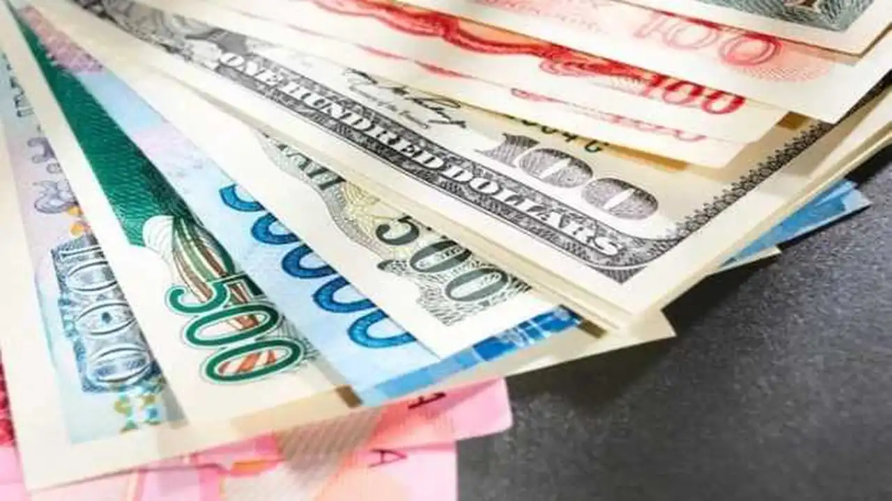 تحديثات الصرف.. أسعار الدولار والعملات العربية والأجنبية في البنوك خلال تعاملات الجمعة